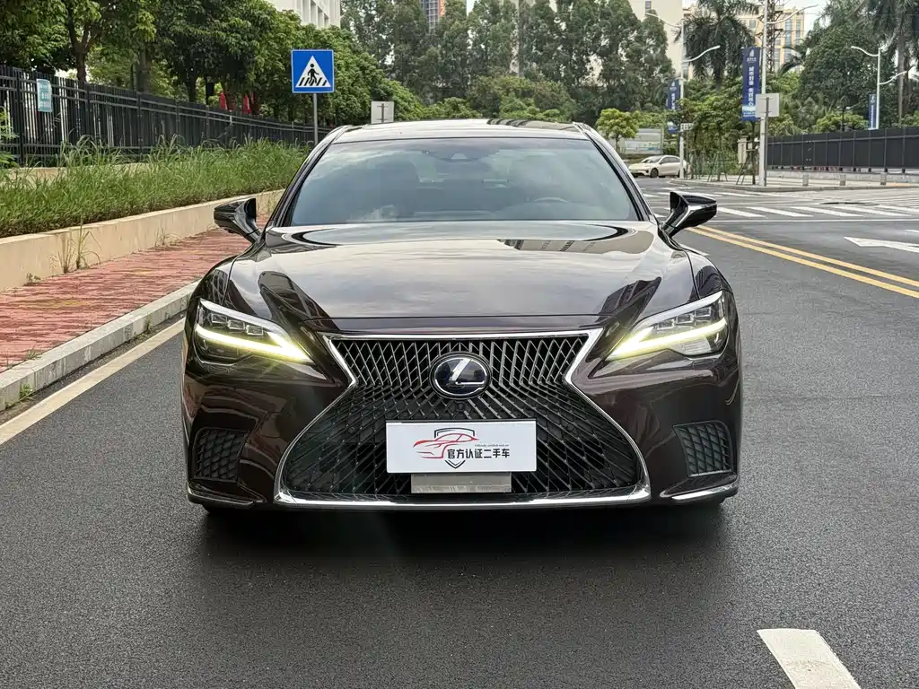 Lexus LS 2021