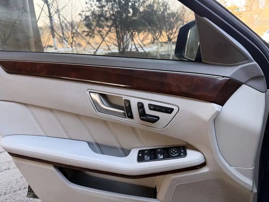Mercedes-Benz E-Class 2013 — фото 19