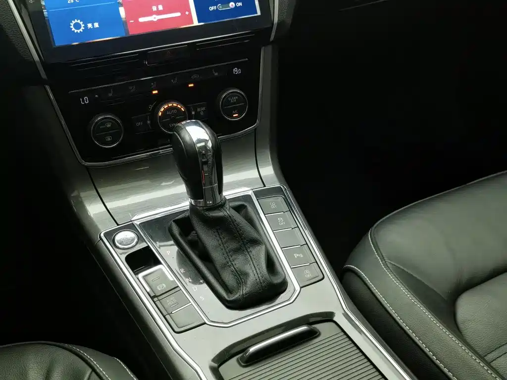 Volkswagen Passat 2017 — фото 13