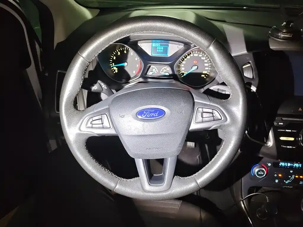 Ford Focus 2015 — фото 6