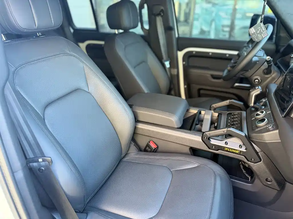 Land Rover Defender 2025 — фото 10