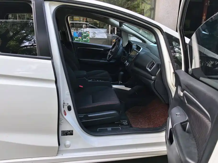 Honda Fit 2018 — фото 8