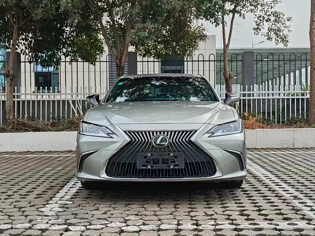 Lexus ES 2021 — фото 2