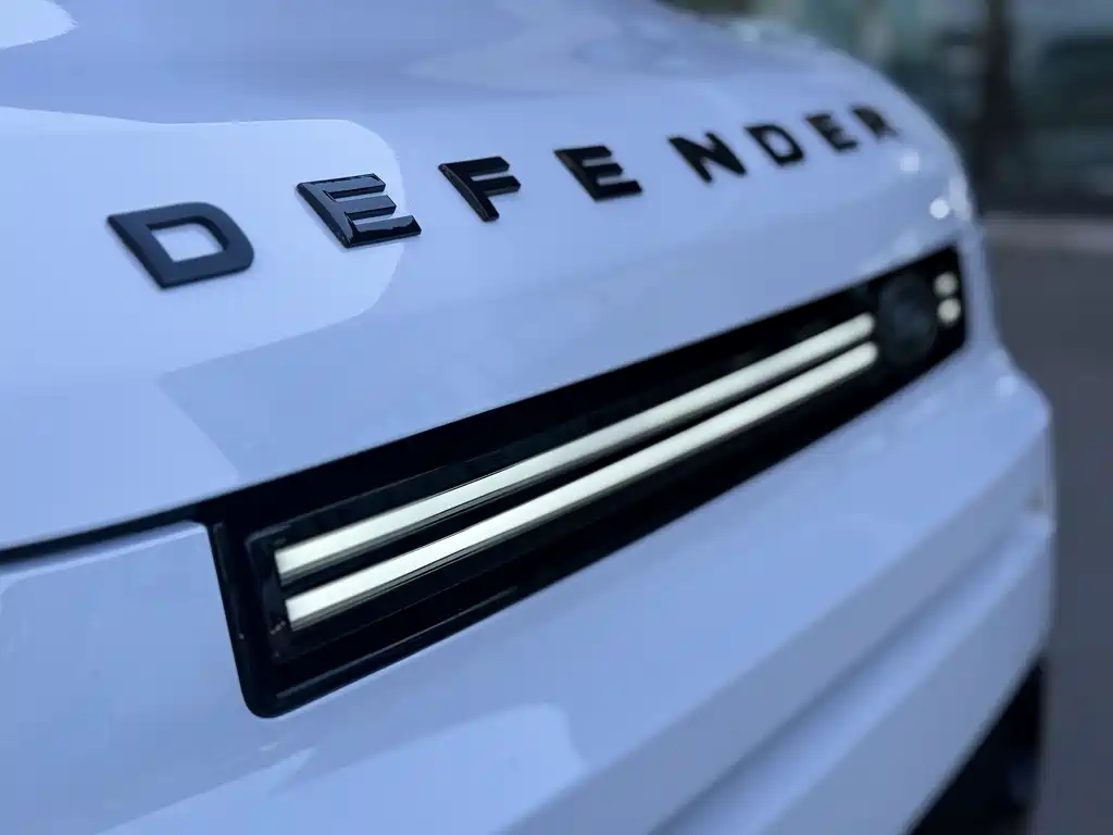 Land Rover Defender 2025 — фото 18