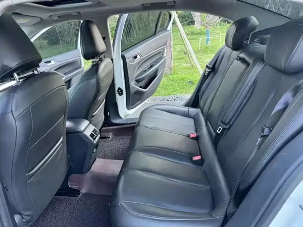 Peugeot 408 2016