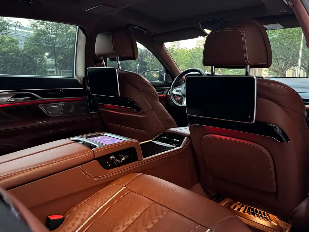 BMW 7 Series 2018 — фото 22