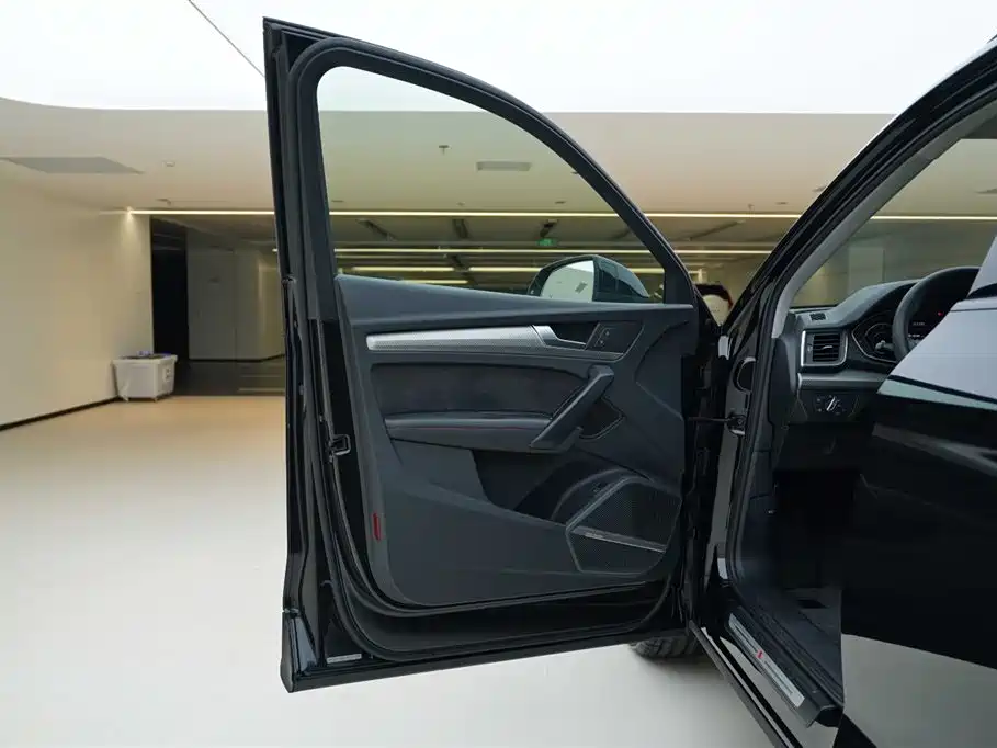 Audi Q5L 2021 — фото 17