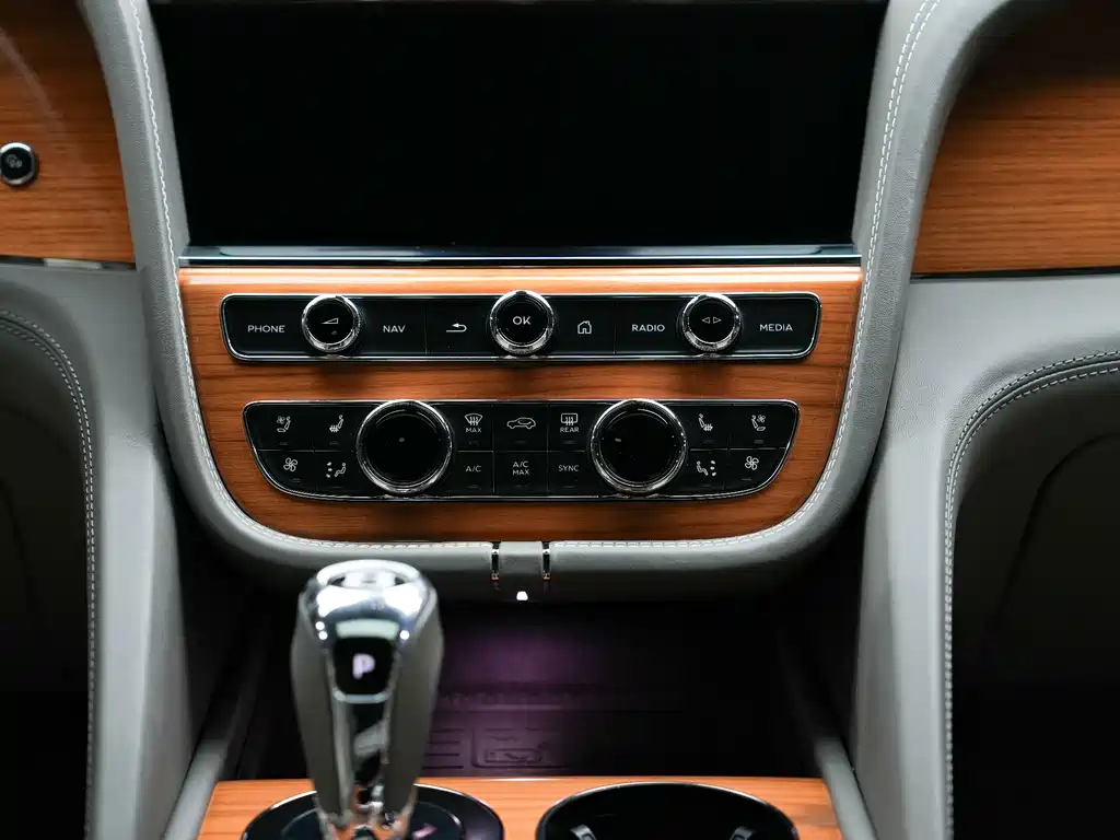 Bentley Bentayga 2021 — фото 15