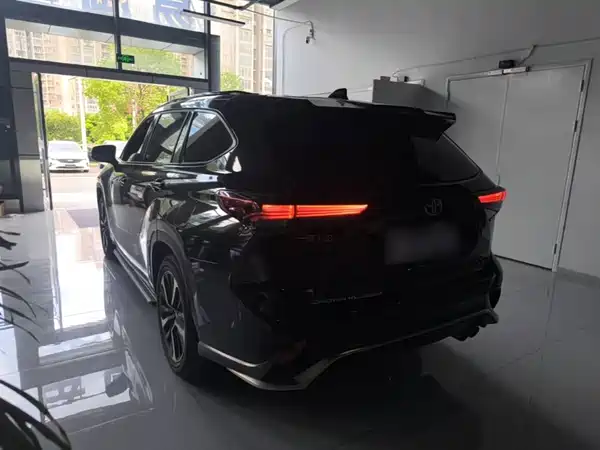 Toyota Crown Kluger 2024
