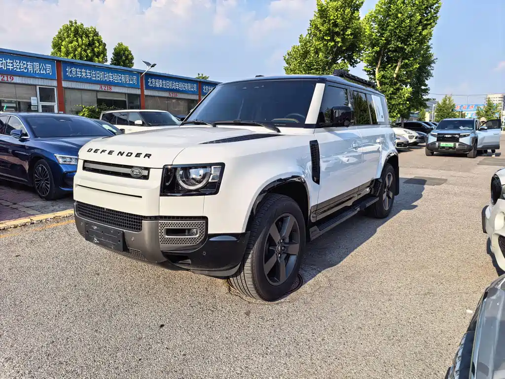 Land Rover Defender 2024 — фото 1
