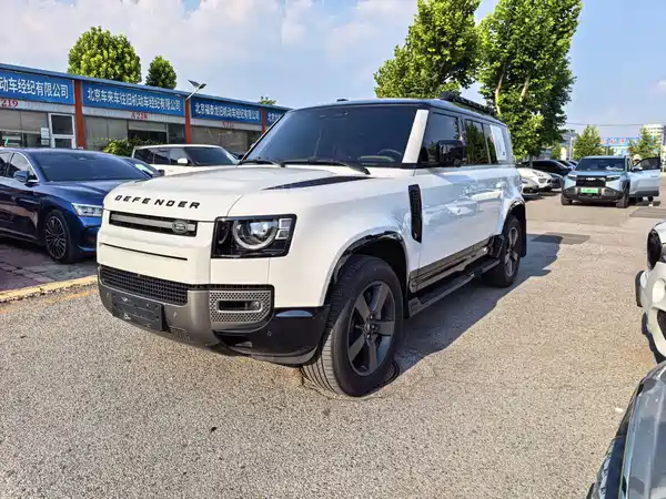 Land Rover Defender 2024