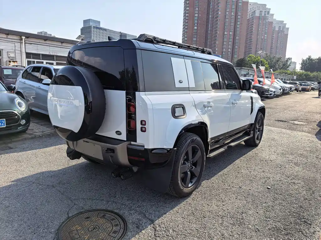 Land Rover Defender 2024 — фото 15