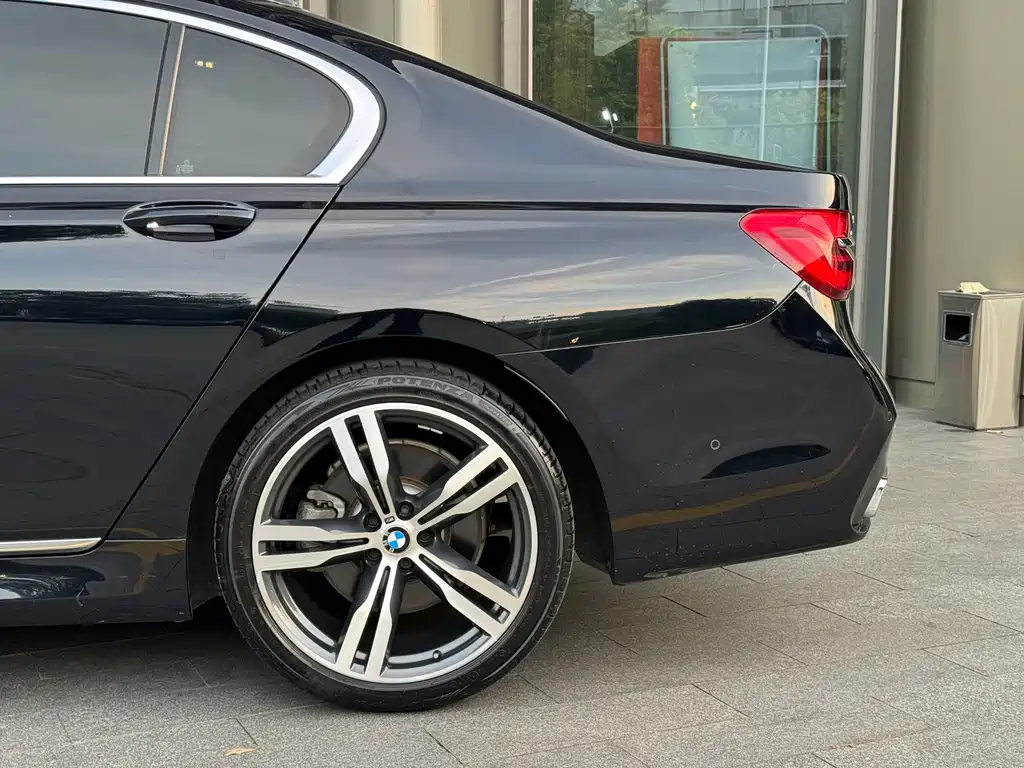 BMW 7 Series 2018 — фото 10
