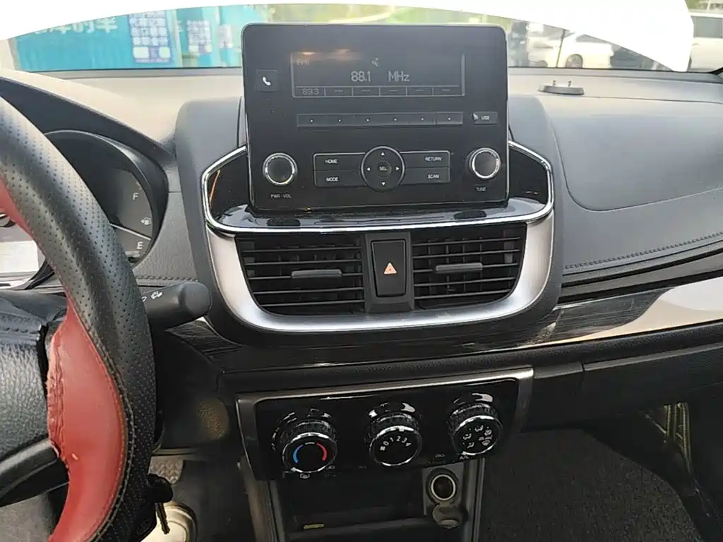 Toyota Yaris L 2020 — фото 13