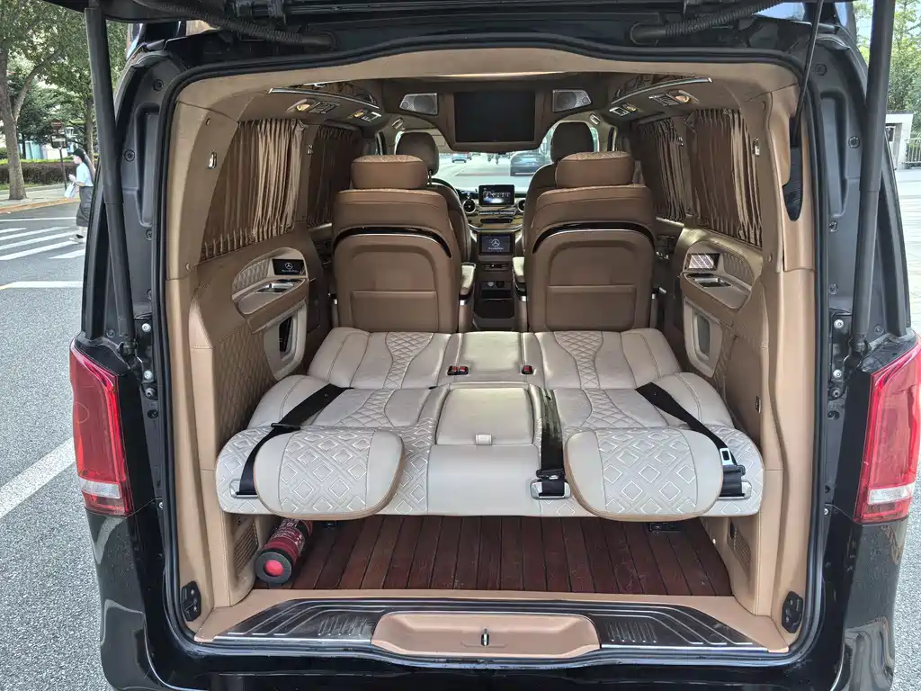 Mercedes-Benz V-Class 2020 — фото 17