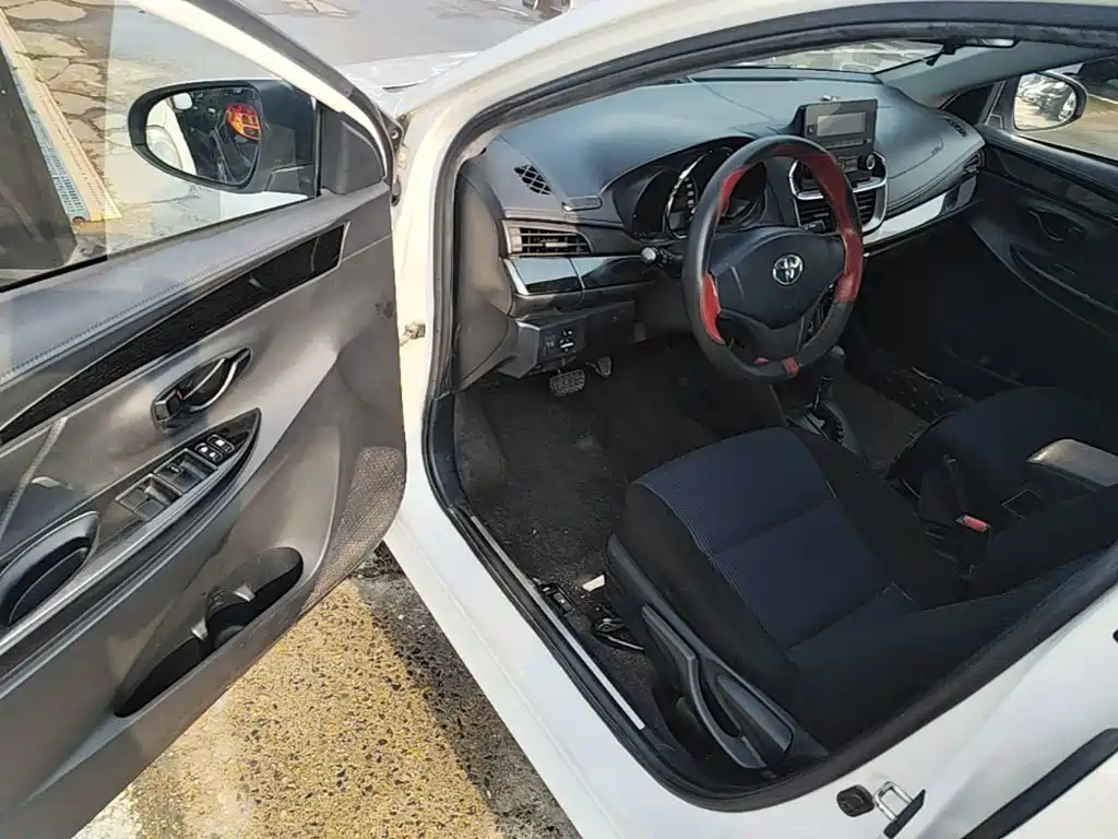 Toyota Yaris L 2020 — фото 16