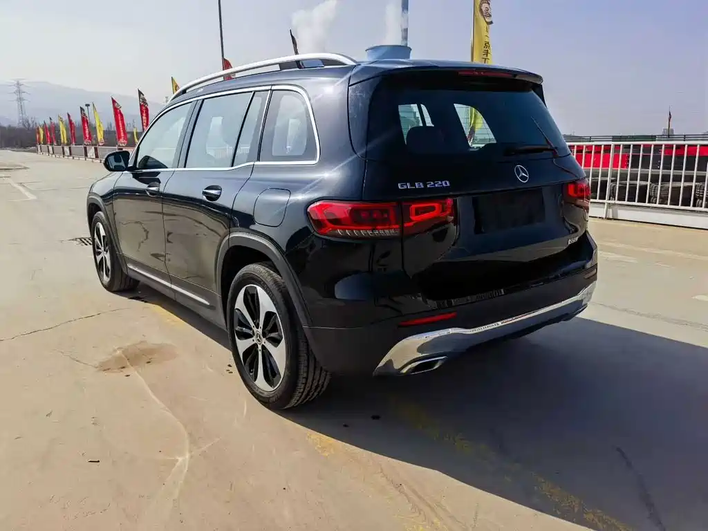 Mercedes-Benz GLB 2023