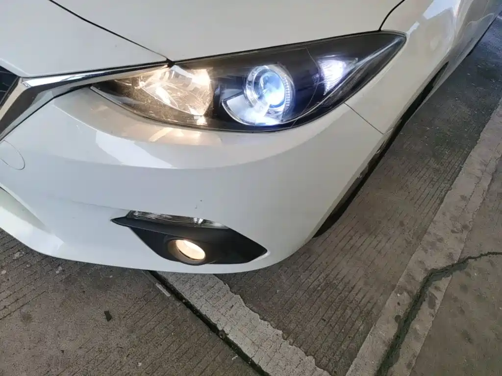 Mazda 3 Axela 2016 — фото 24