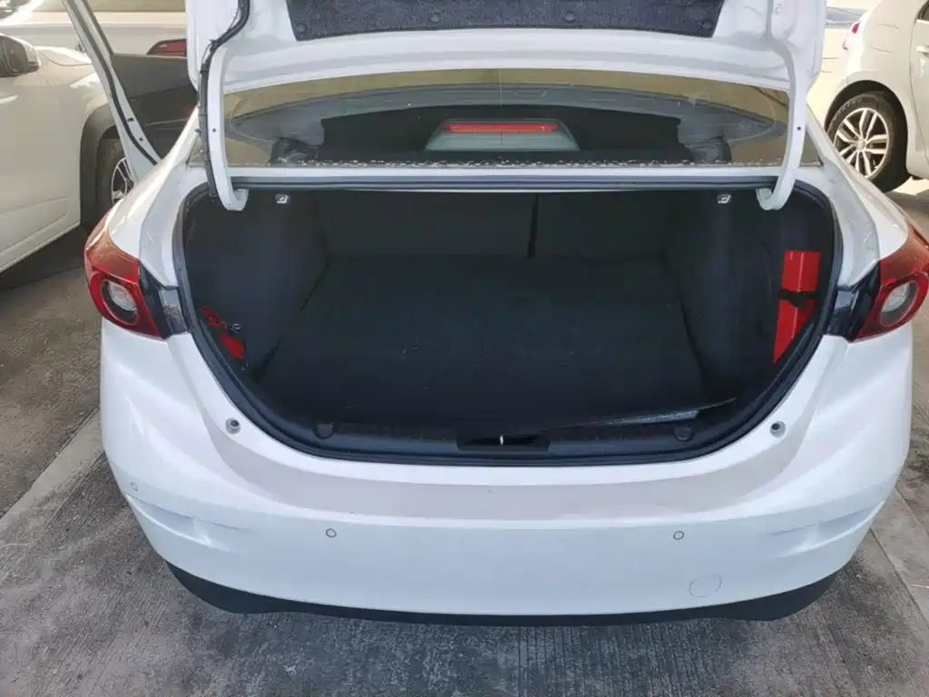 Mazda 3 Axela 2016 — фото 19
