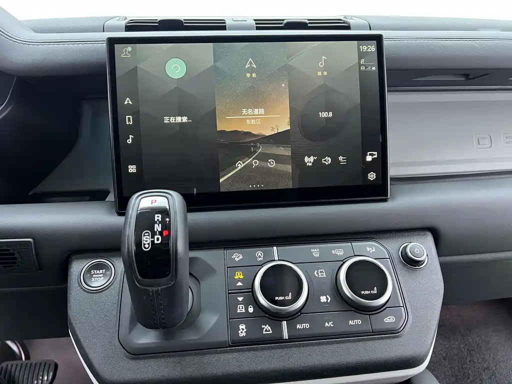 Land Rover Defender 2023 — фото 20