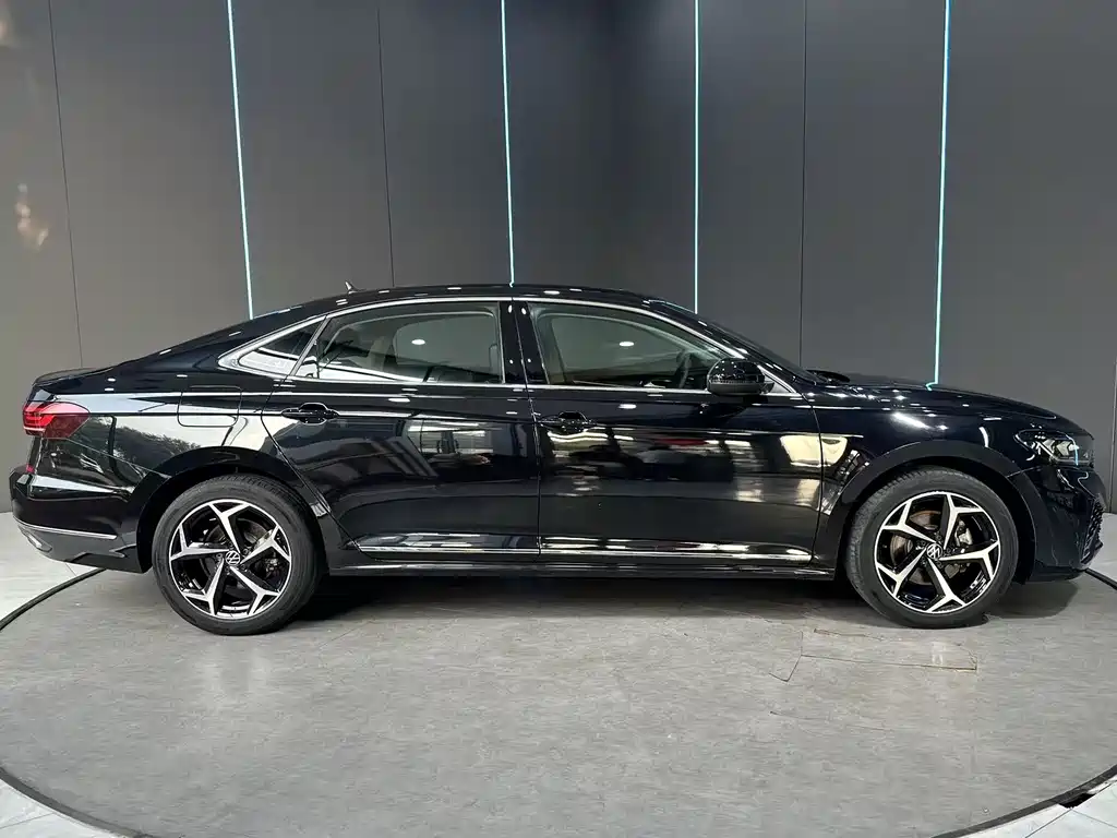 Volkswagen Passat 2024