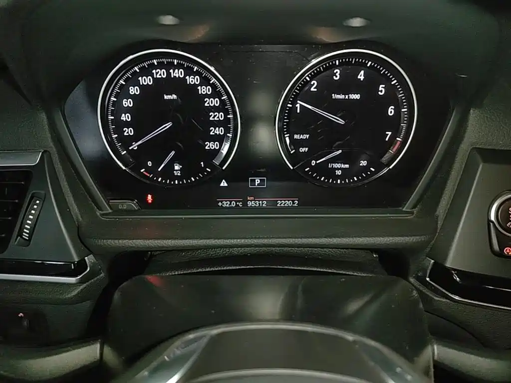 BMW 1 Series 2018 — фото 12