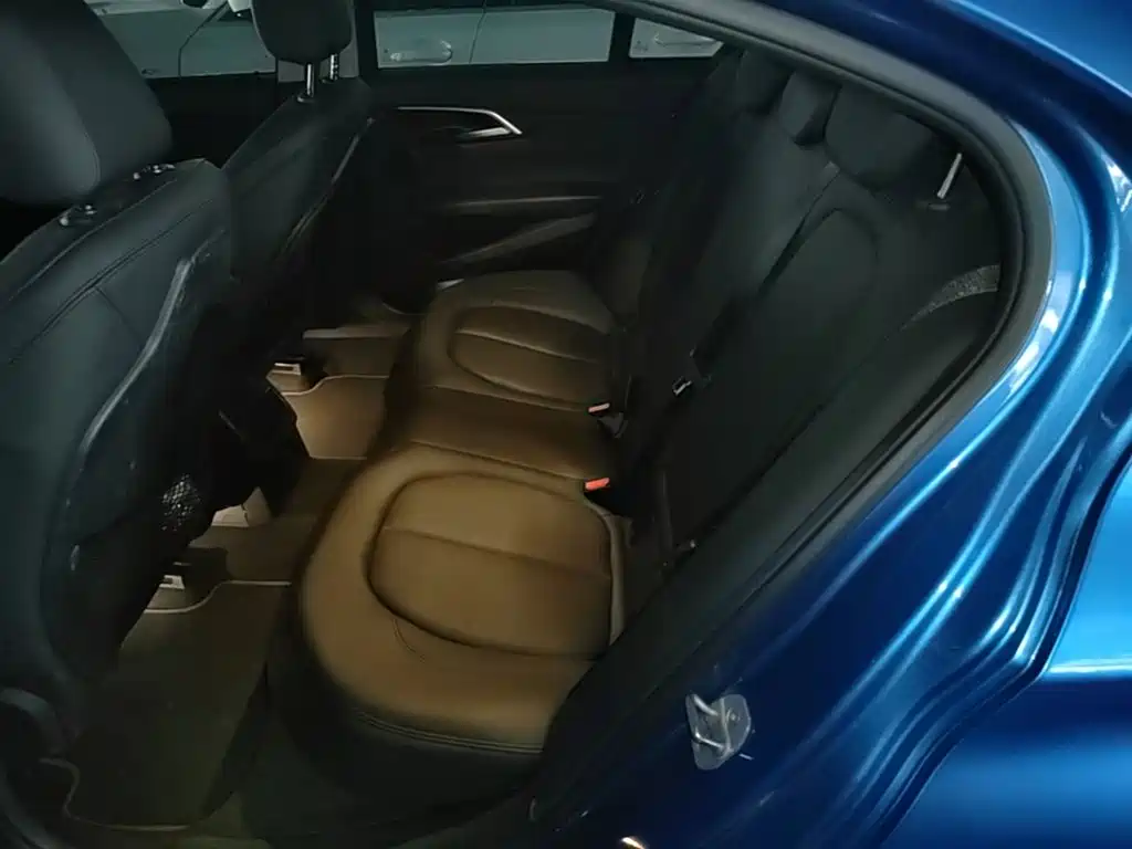 BMW 1 Series 2018 — фото 17