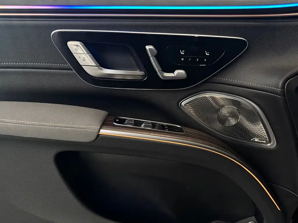 Mercedes-Benz EQS SUV 2026 — фото 13