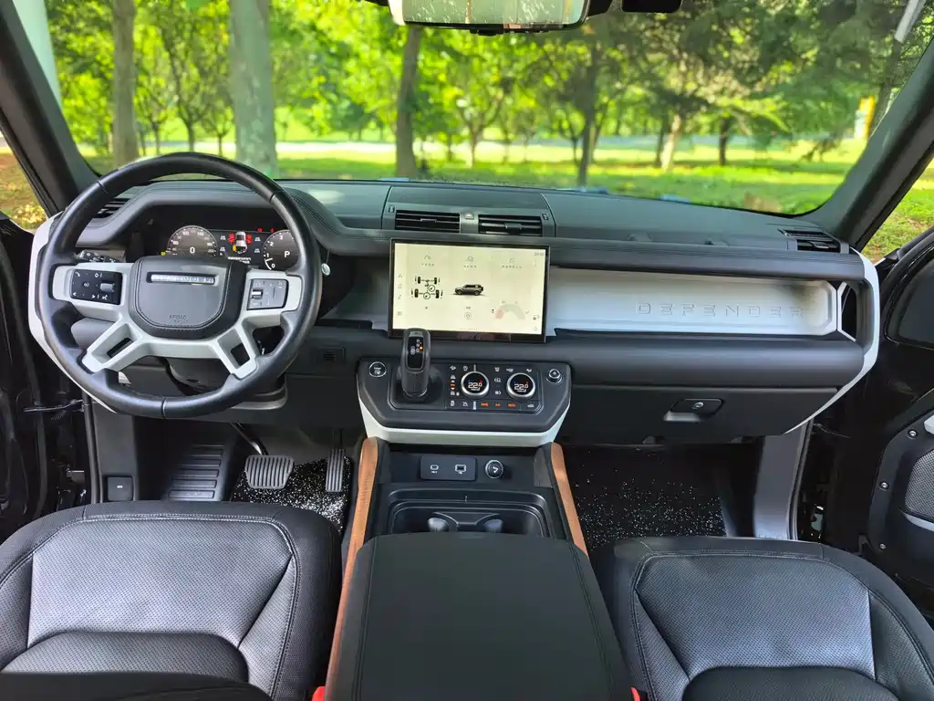 Land Rover Defender 2022 — фото 20