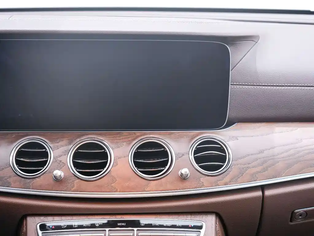 Mercedes-Benz E-Class 2023 — фото 19