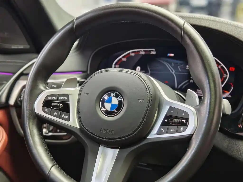 BMW 5 Series 2022 — фото 10