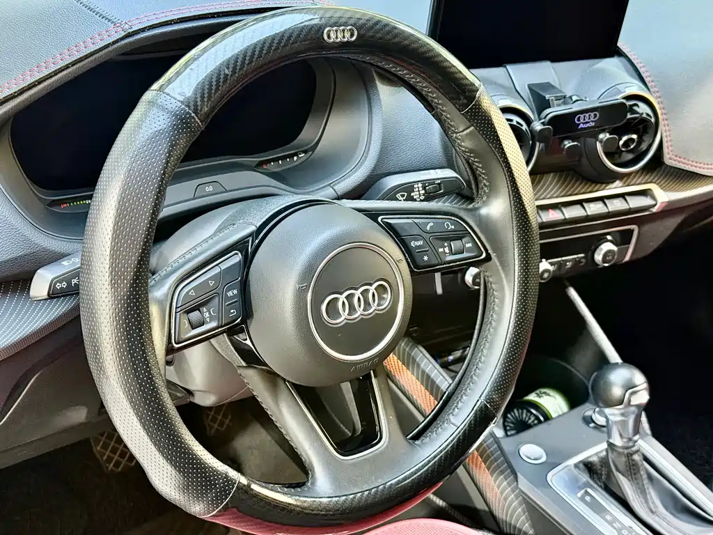 Audi Q2L E-Tron 2020 — фото 12