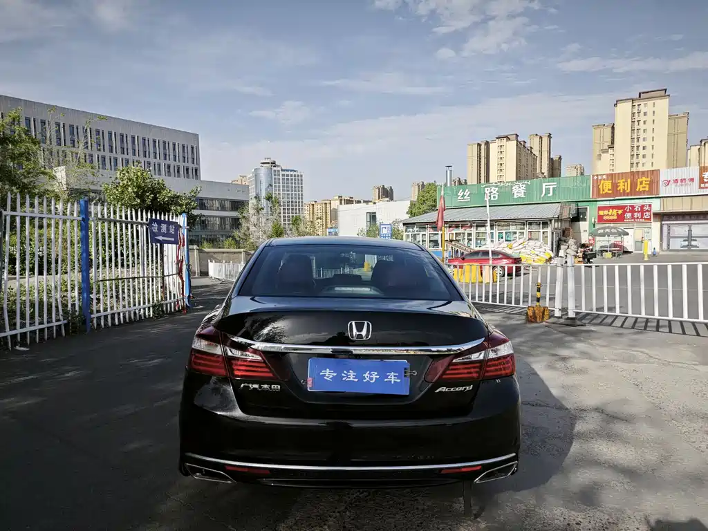 Honda Accord 2017 — фото 7