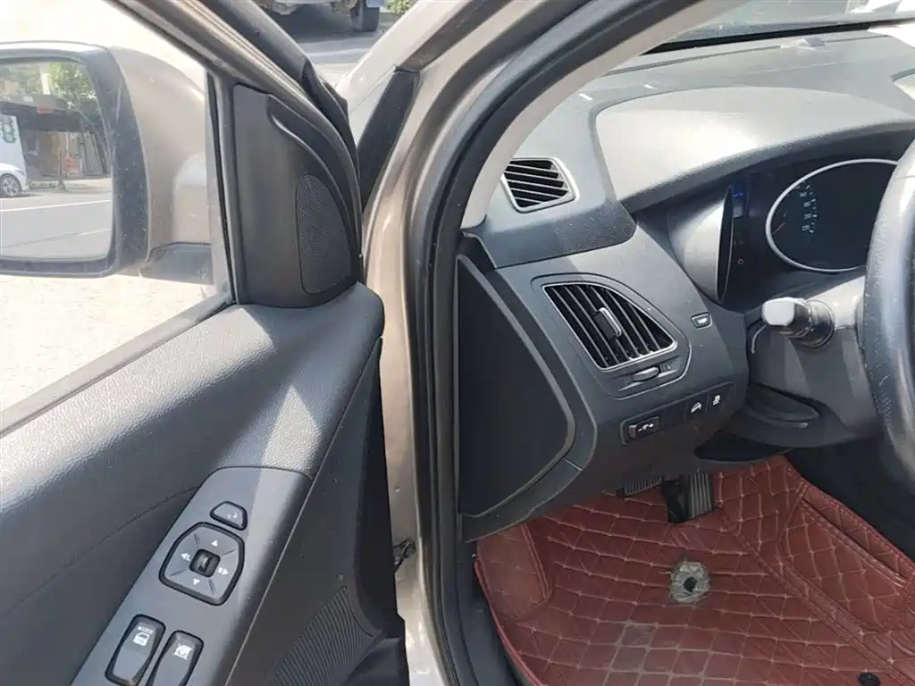 Hyundai ix35 2014 — фото 16