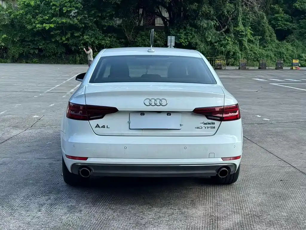 Audi A4L 2018 — фото 10