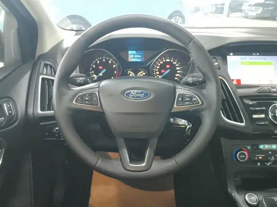 Ford Focus 2018 — фото 15