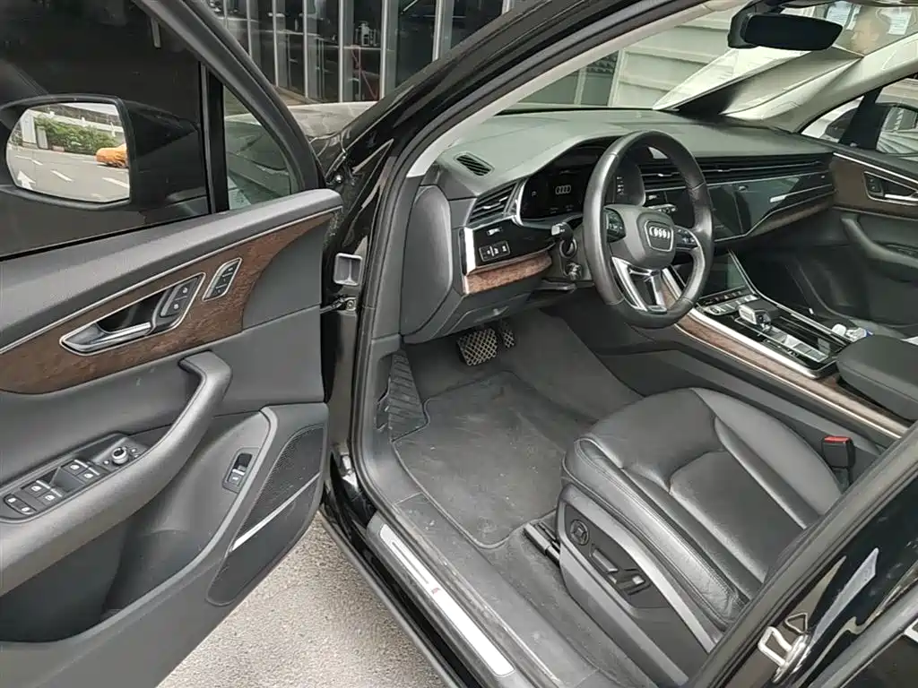 Audi Q7 2023 — фото 23