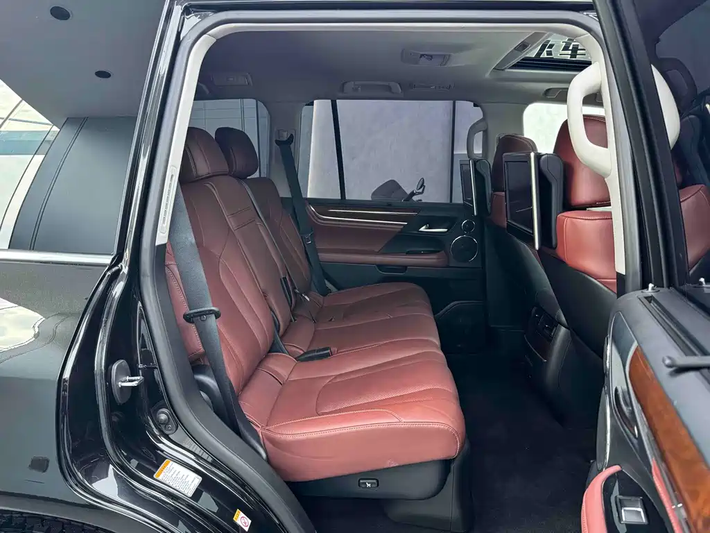 Lexus LX 2019 — фото 11