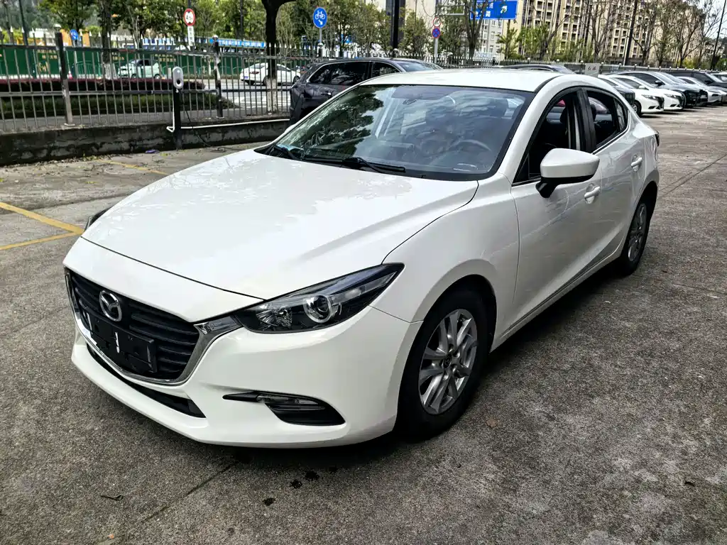 Mazda 3 Axela 2018 — фото 1