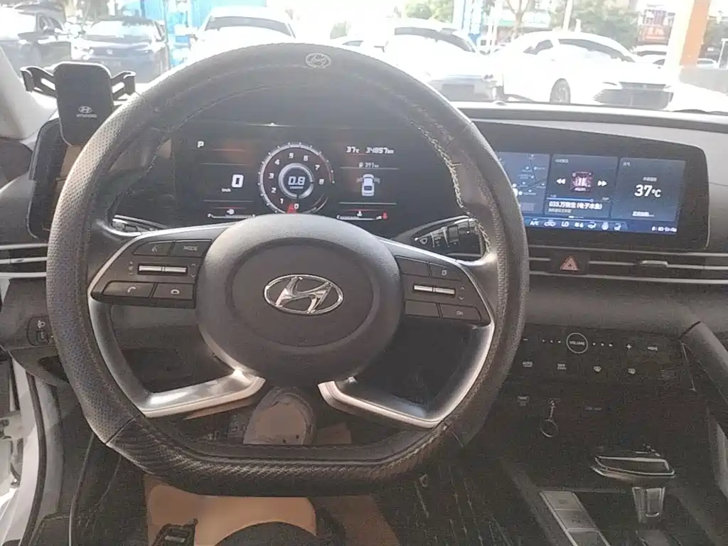 Hyundai Elantra 2021 — фото 11