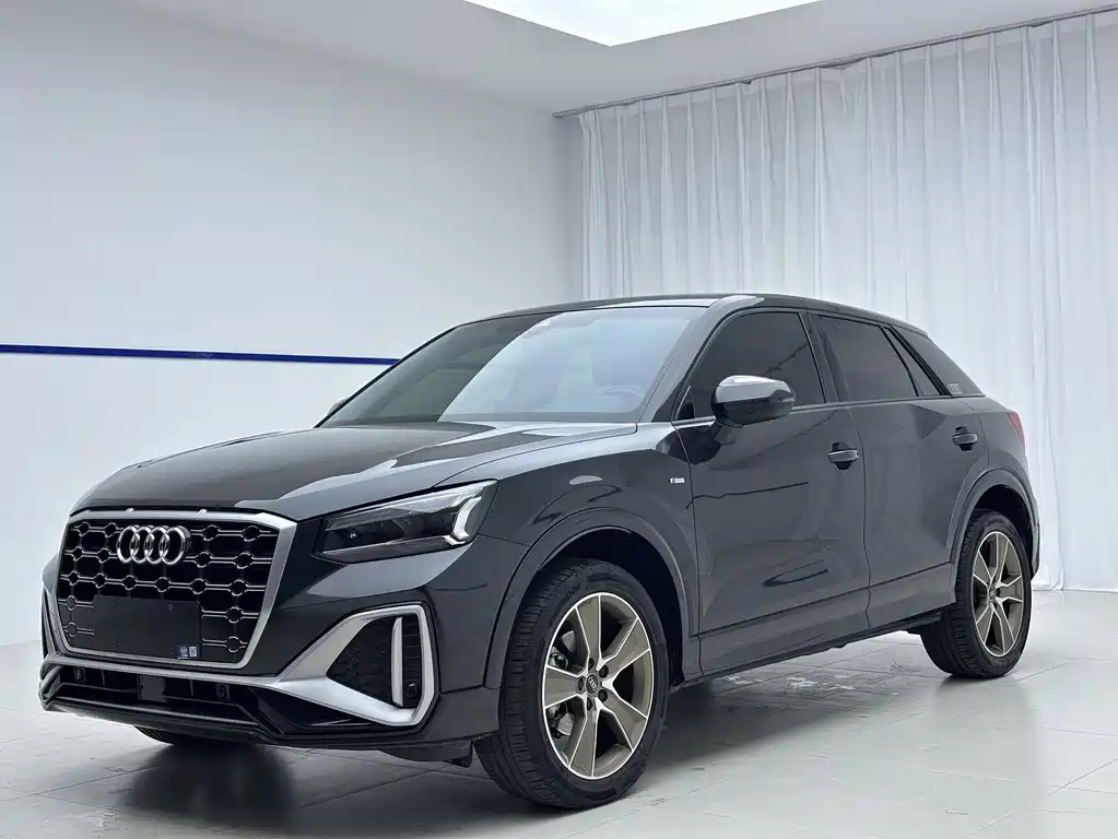 Audi Q2L 2022 — фото 1