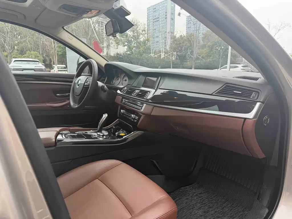 BMW 5 Series 2014 — фото 11
