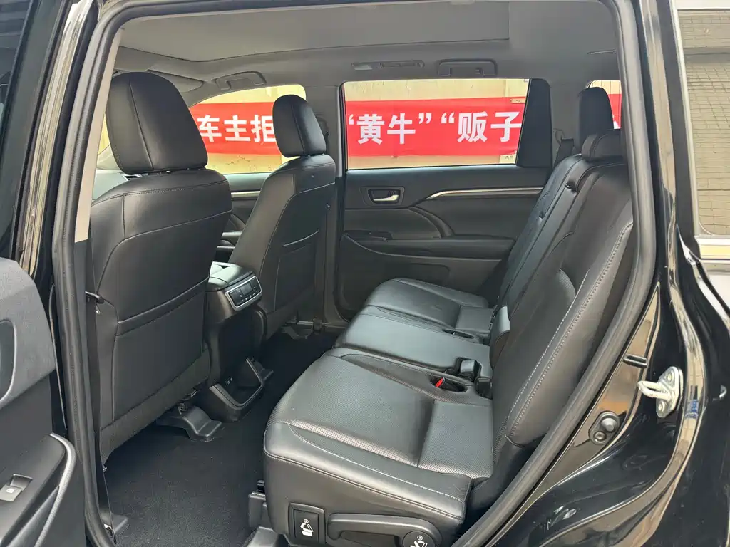 Toyota Highlander 2022 — фото 20