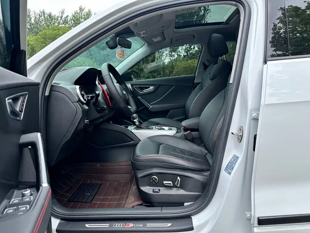 Audi Q2L 2023 — фото 9