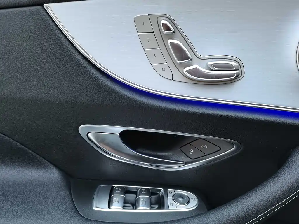 Mercedes-Benz E-Class 2023 — фото 19