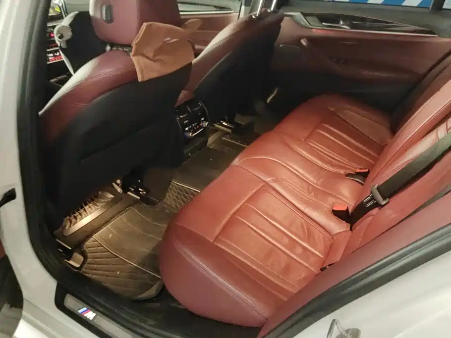 BMW 5 Series 2018 — фото 11