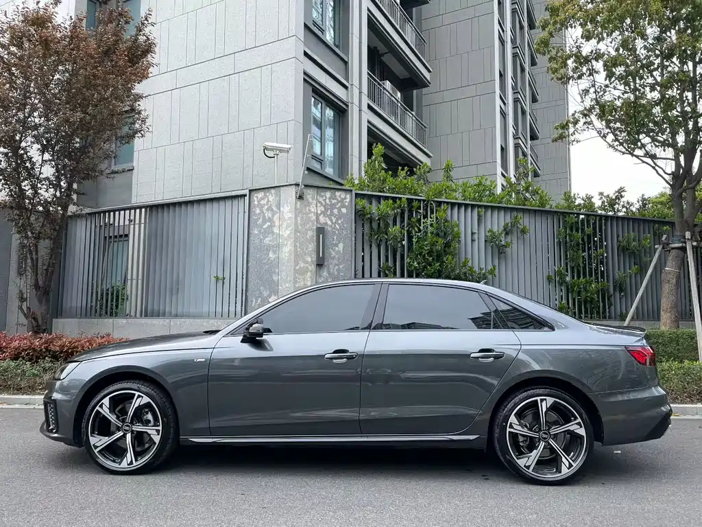 Audi A4L 2025 — фото 14