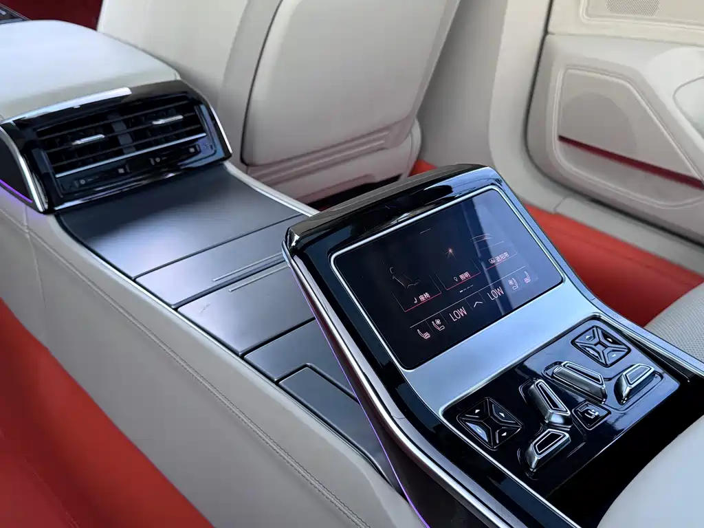 Audi A8 2022 — фото 16