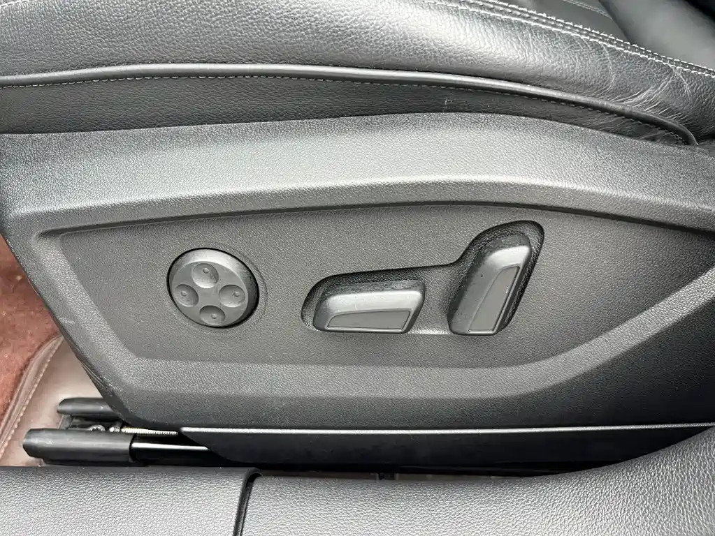 Audi Q2L 2023 — фото 9