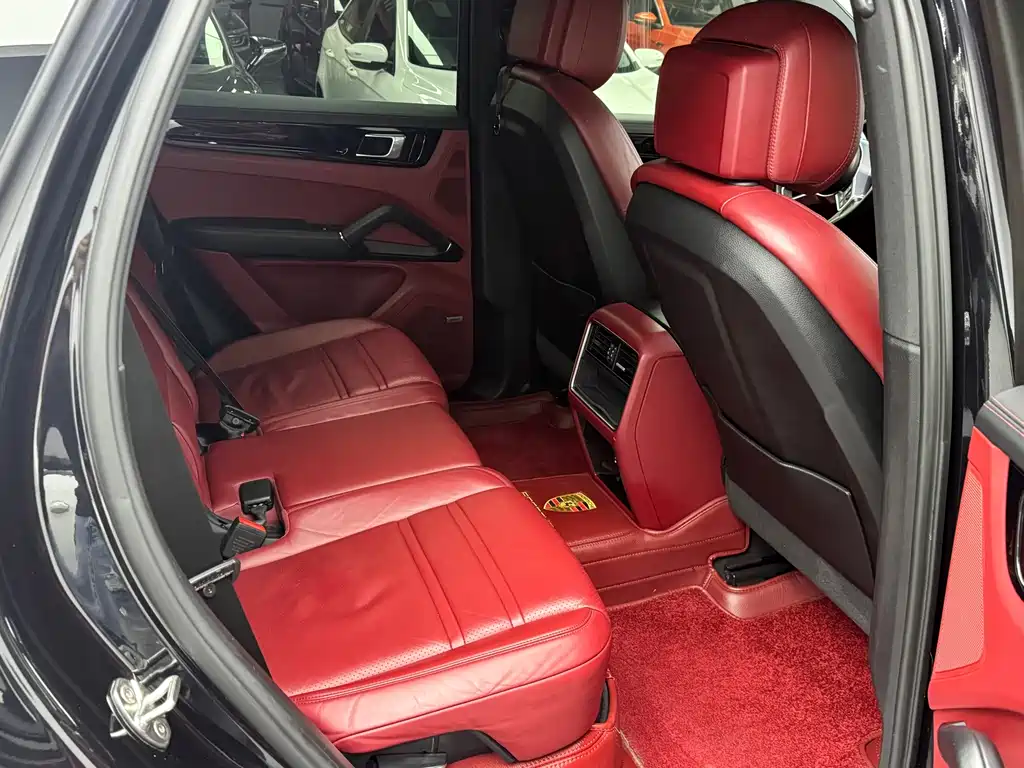 Porsche Cayenne 2019 — фото 12